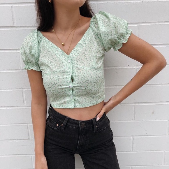 Cute green floral crop top - Picture 1 of 8